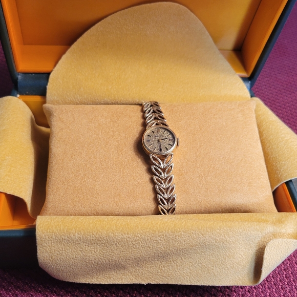 Vintage 14k Gold Rolex Women's Watch with Box & Appraisal - Picture 3 of 17